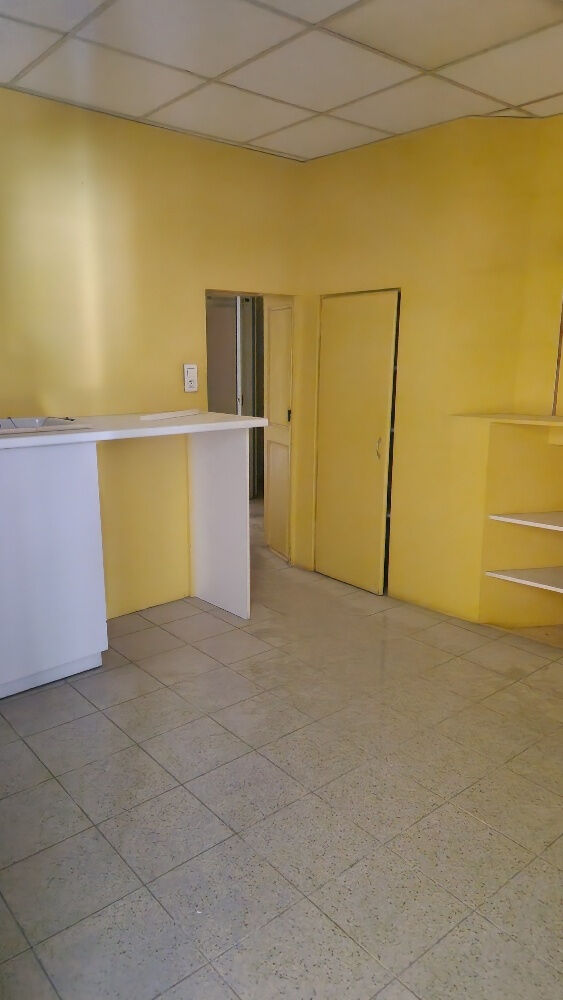 SEZANNE LOCAL COMMERCIAL OU A USAGE PROFESSIONNEL