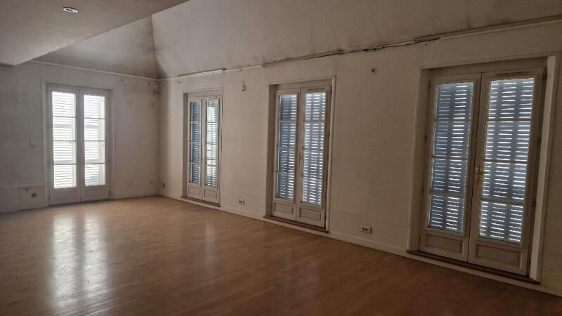 SEZANNE LOCAL COMMERCIAL OU A USAGE PROFESSIONNEL