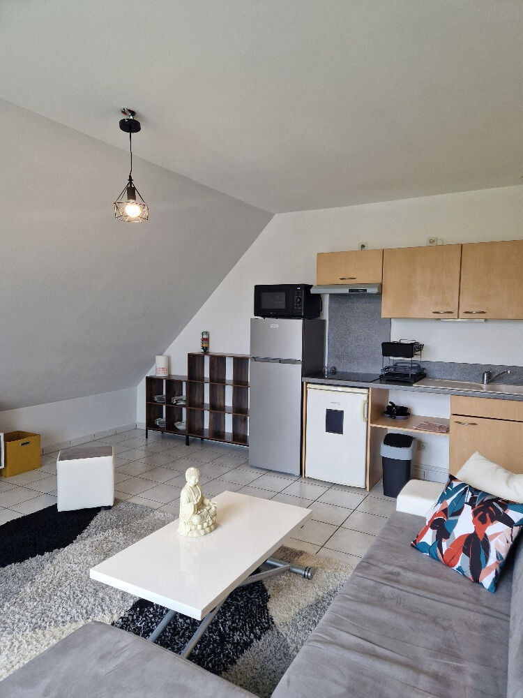 STUDIO  MEUBLE  AVEC BALCON