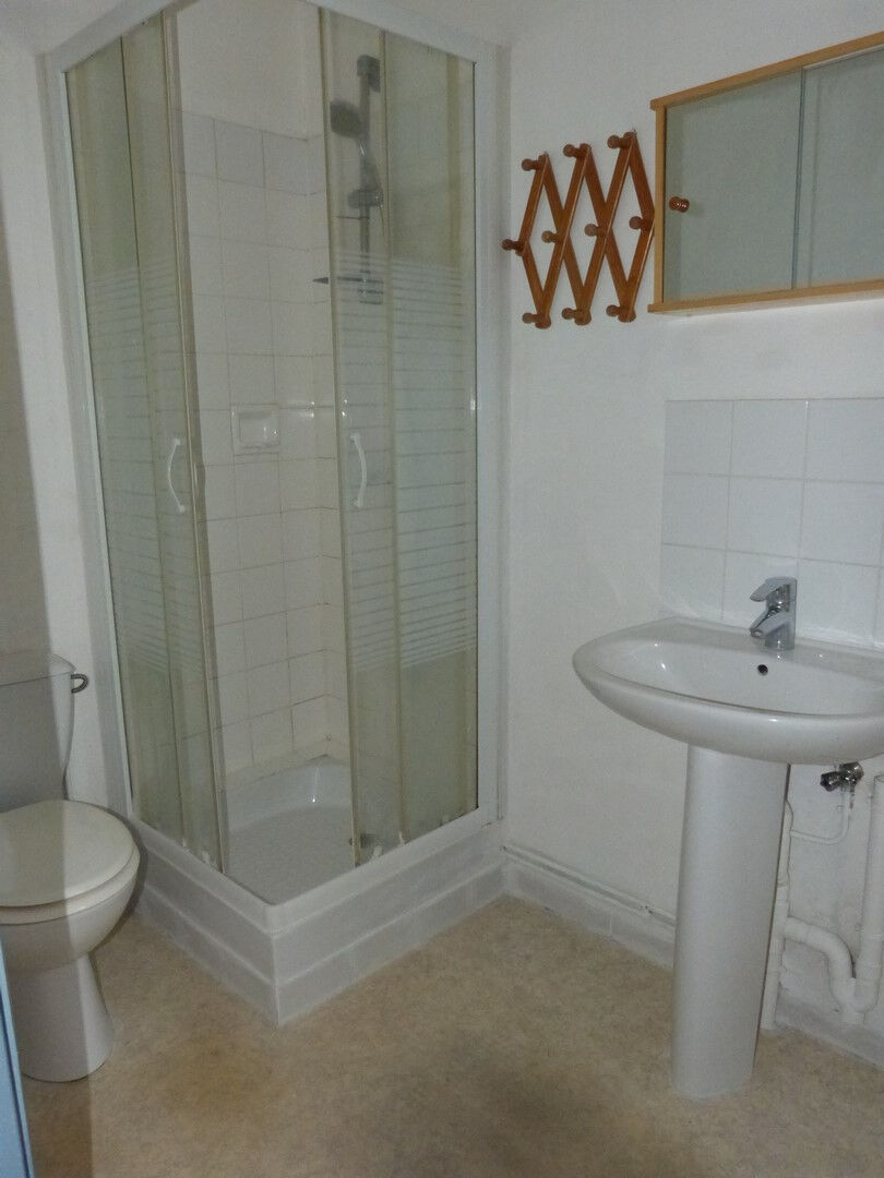 A LOUER  APPARTEMENT - TYPE 2