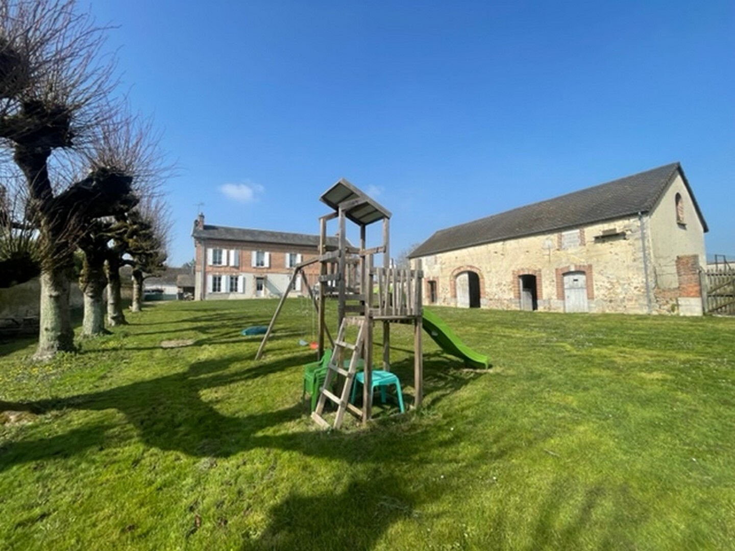 Maison Esclavolles Lurey 7 pièce(s) 189 m2