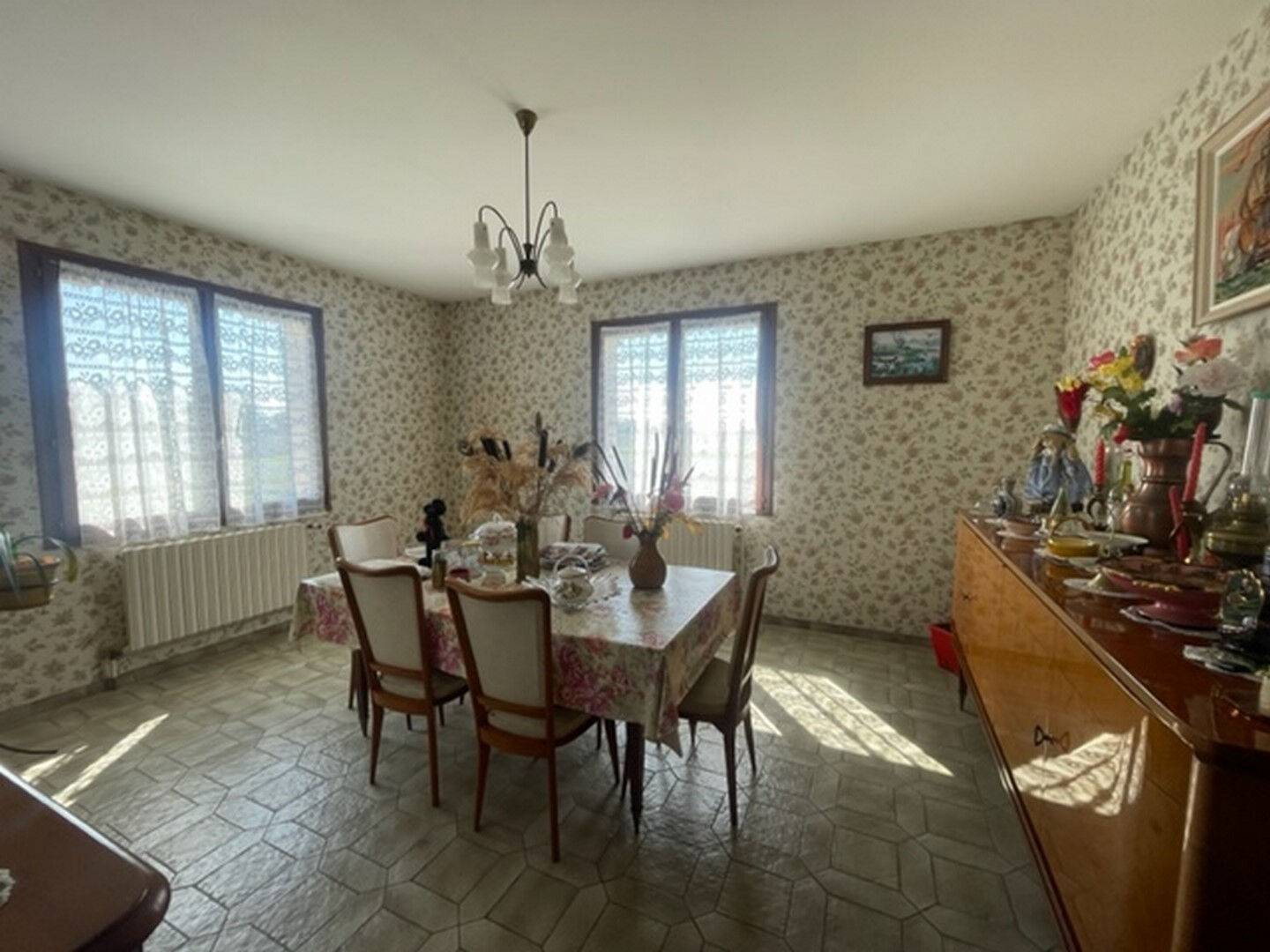 Maison à vendre à FERE CHAMPENOISE - 8 pièces, 4 chambres