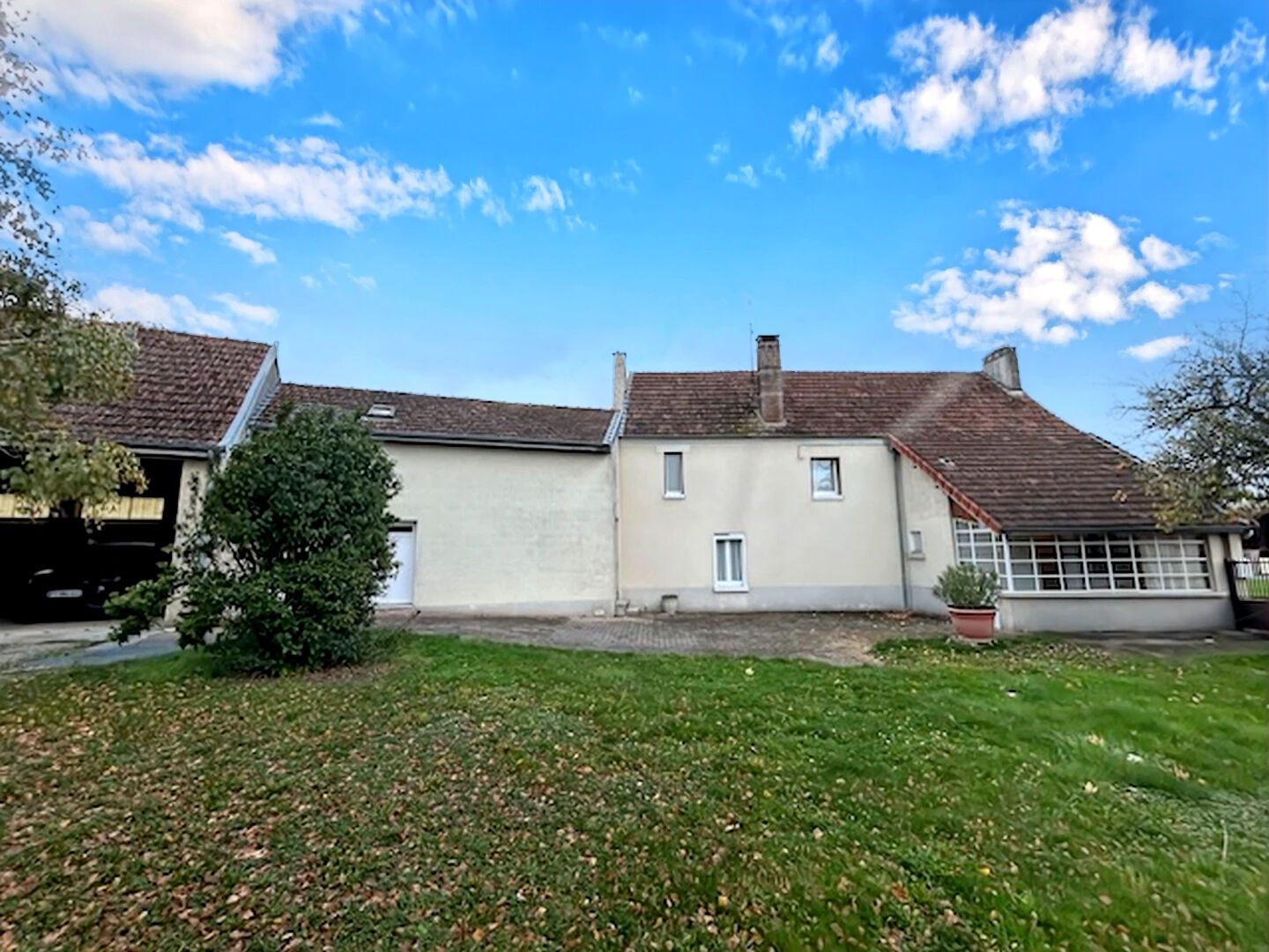 Ensemble immobilier à vendre à Connantre