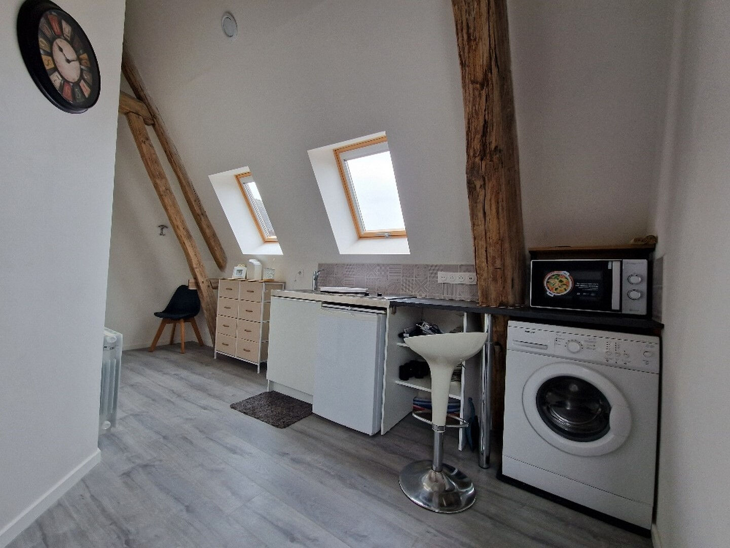 SEZANNE CENTRE VILLE - STUDIO MEUBLE