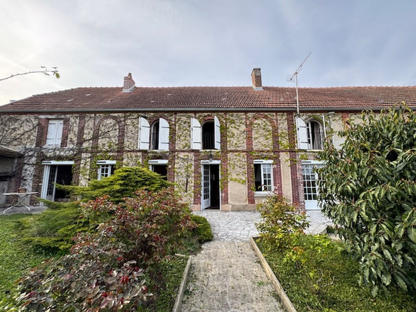Maison Longère 6 pièces à vendre à Montgenost - Réf 4404