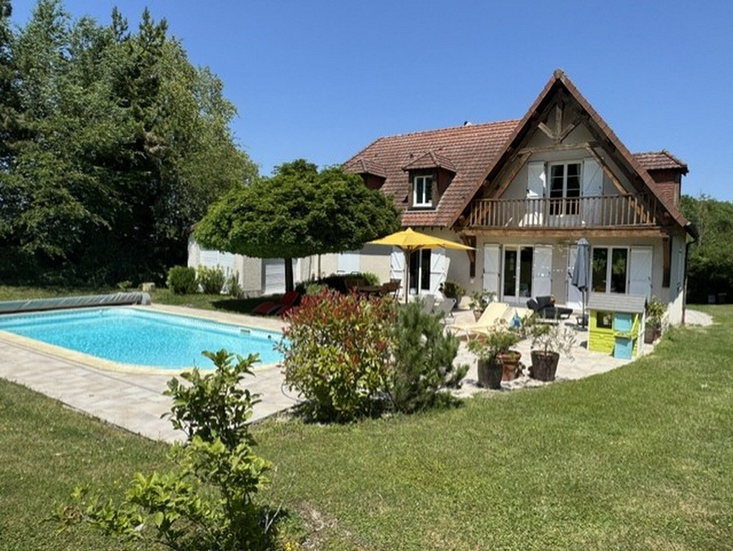 * EXCLUSIVITE * Maison d'exception à vendre de 184 m² avec piscine