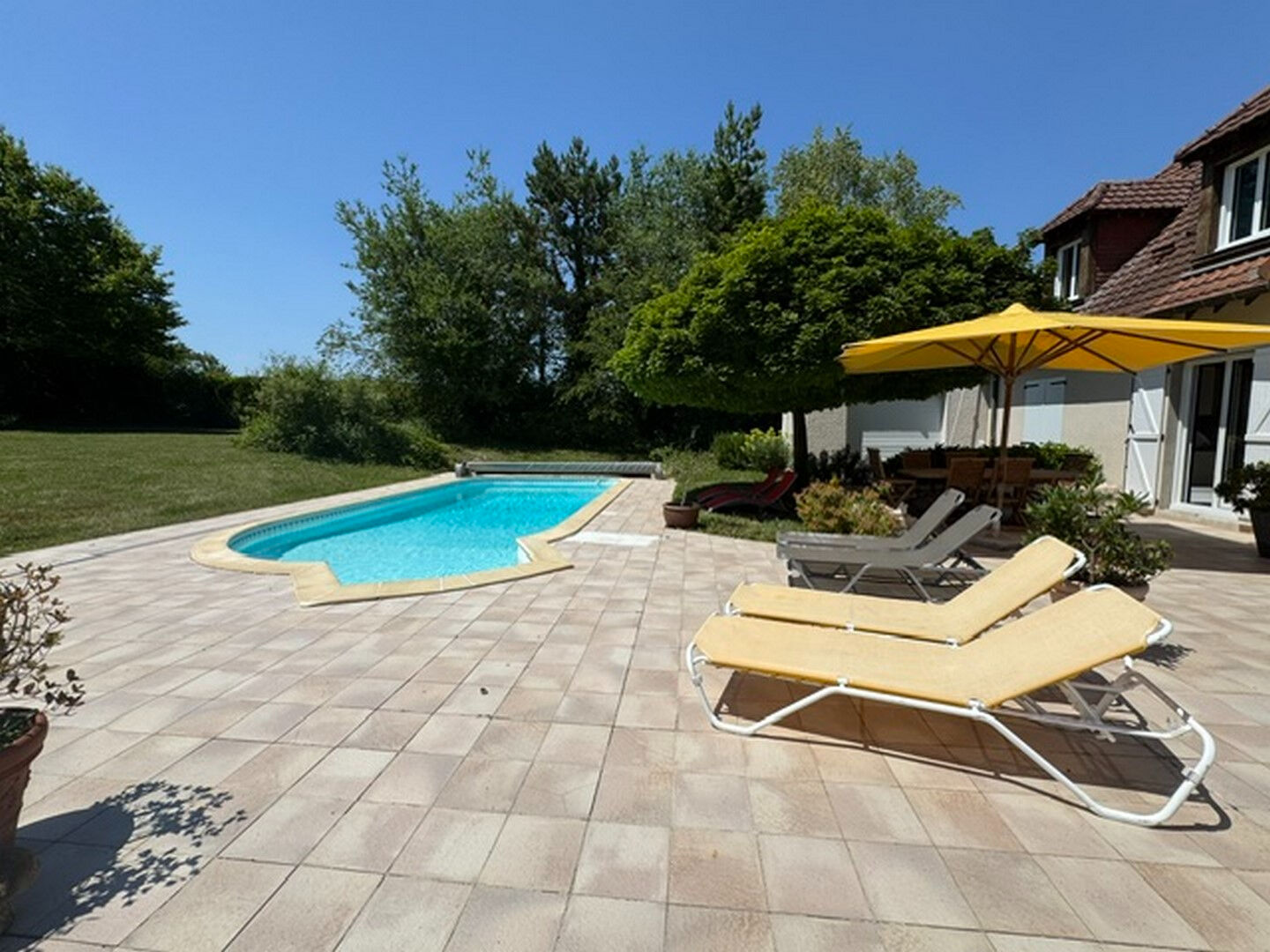 * EXCLUSIVITE * Maison d'exception à vendre de 184 m² avec piscine