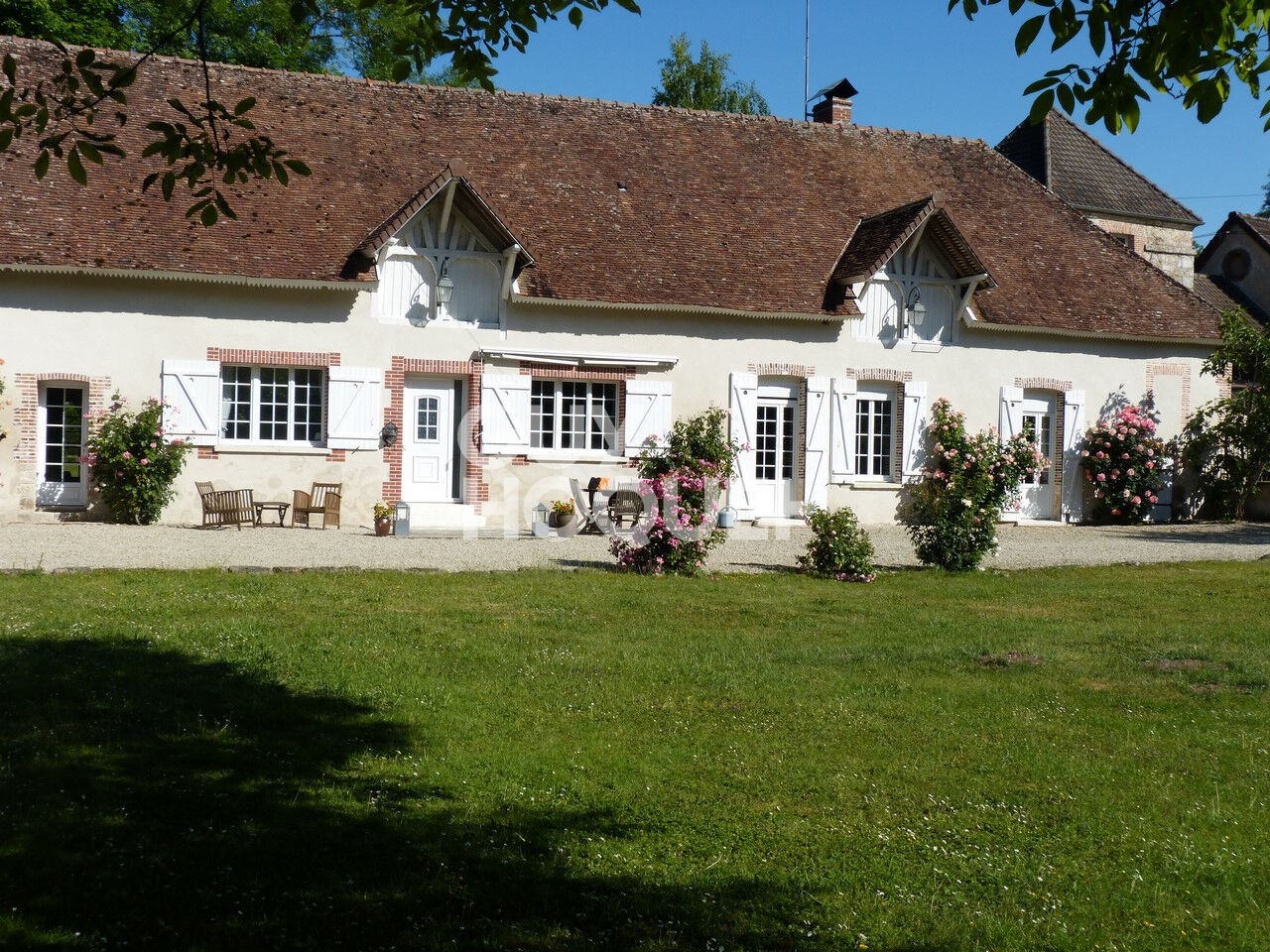 MAISON DE CAMPAGNE  LOUEE MEUBLEE A 1H30 DE PARIS