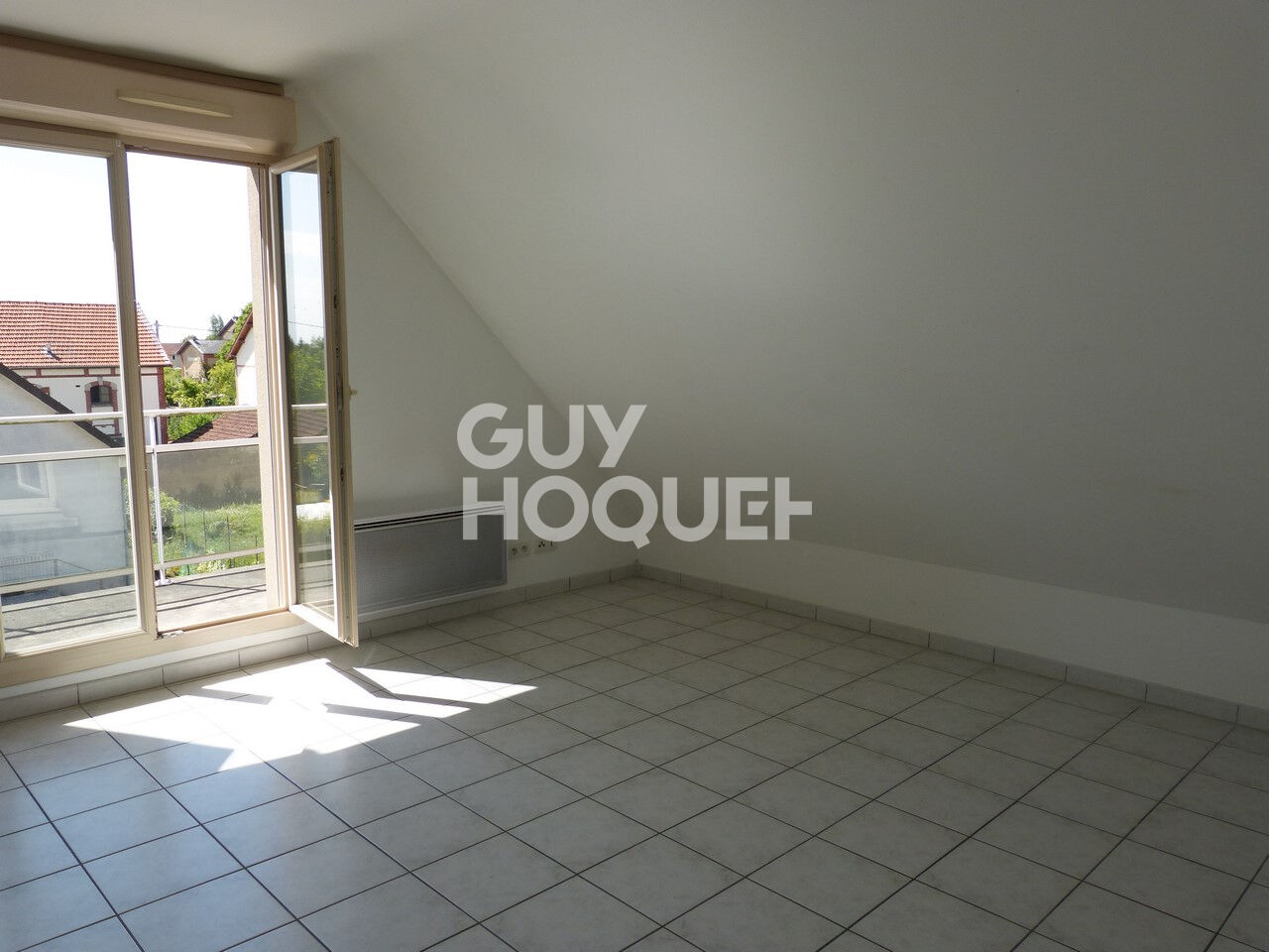 SEZANNE LOCATION STUDIO AVEC BALCON