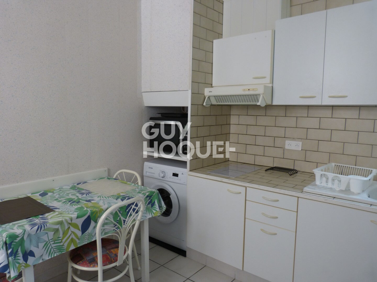 AU COEUR DE SEZANNE -APPARTEMENT MEUBLE -