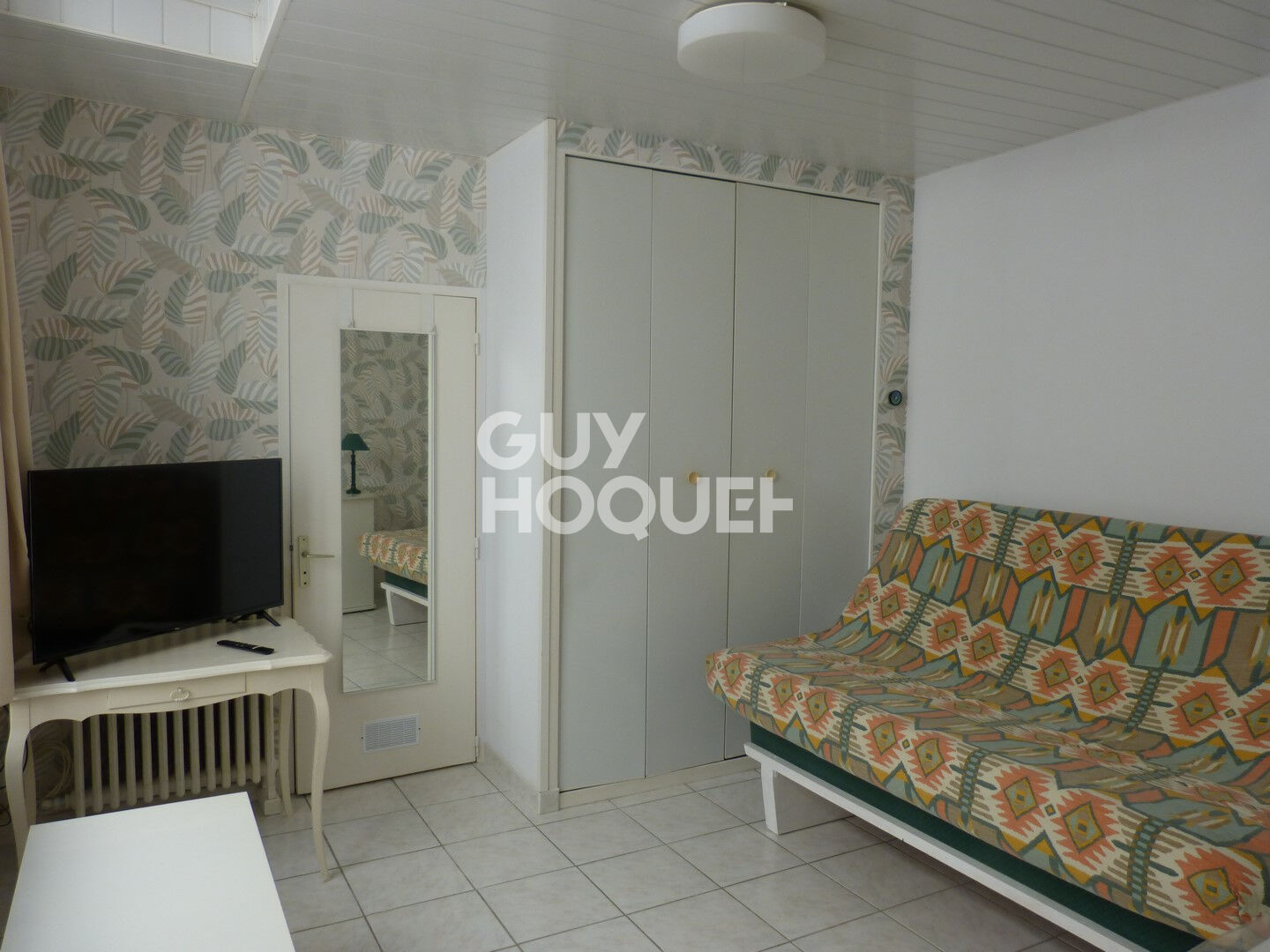 AU COEUR DE SEZANNE -APPARTEMENT MEUBLE -