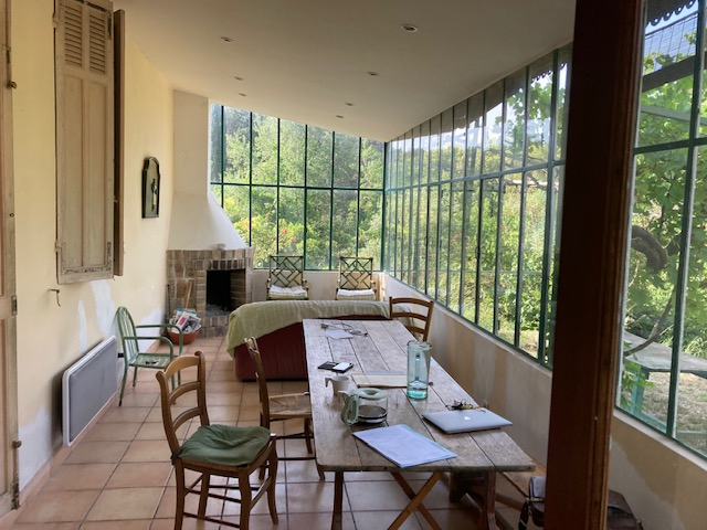 A vendre à Marseille Jolie maison au charme de l'ancien  sur un terrain de 1544M2 dans  le secteur très prisé d'Eoures