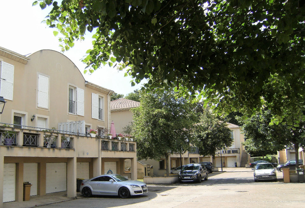 Margency - Seulement chez Guy Hoquet - Lumineux Triplex de 67.47m² dans un domaine verdoyant - 2 chambres - Terrasse