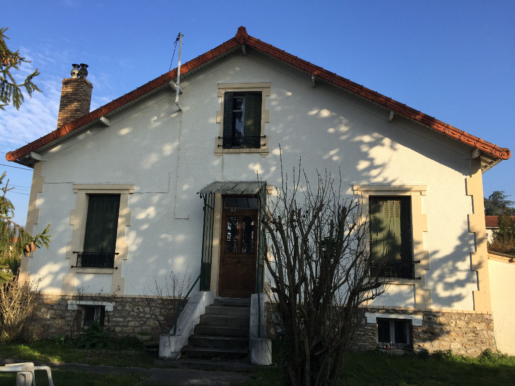 A 5mn du centre de Soisy-sous-Montmorency, Maison 1930 à rafraichir sur terrain de 468m²