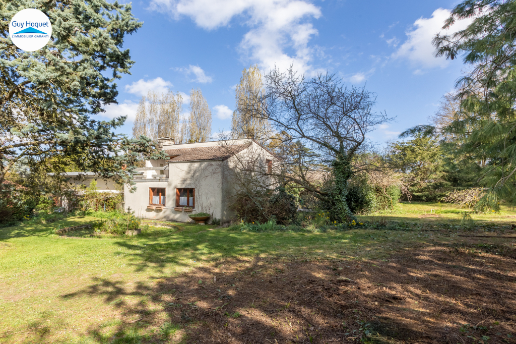 Vente : maison individuelle, 5 pièces, 3 chambres, grand garage sur un terrain de plus de 1800 m² à SAINTRY SUR SEINE (91250)