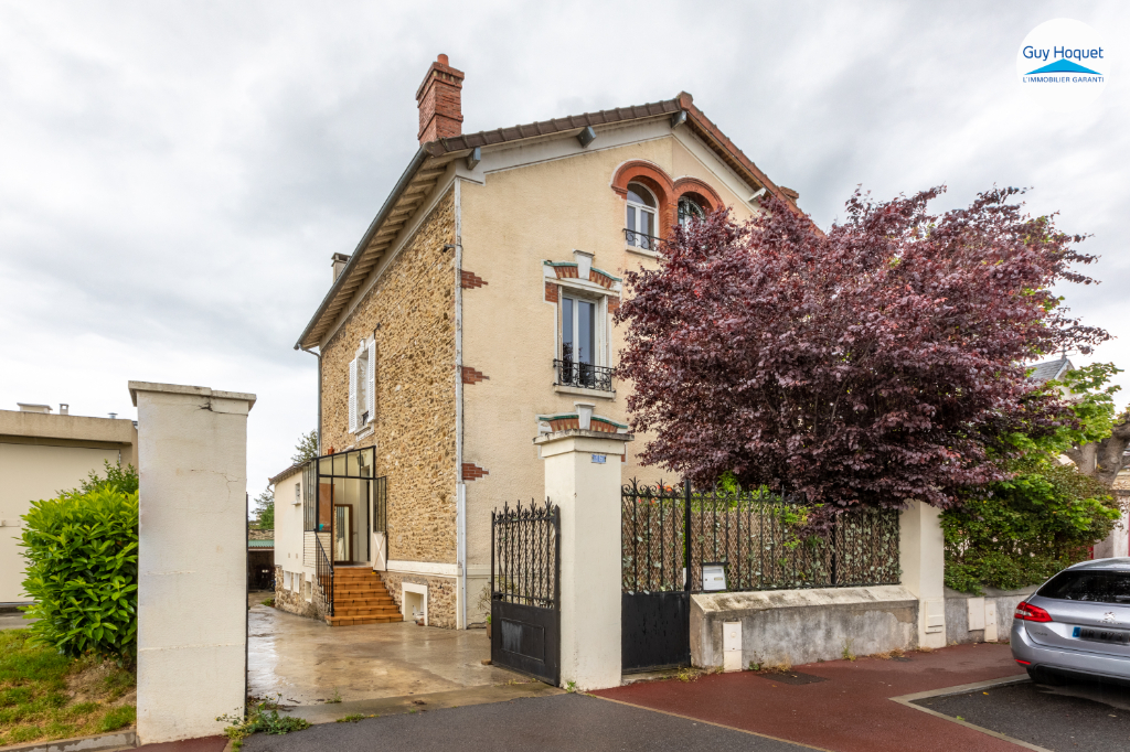 Vente : Maison de caractère, 5 pièces, 4 chambres, sous-sol total à CORBEIL ESSONNES (91100)