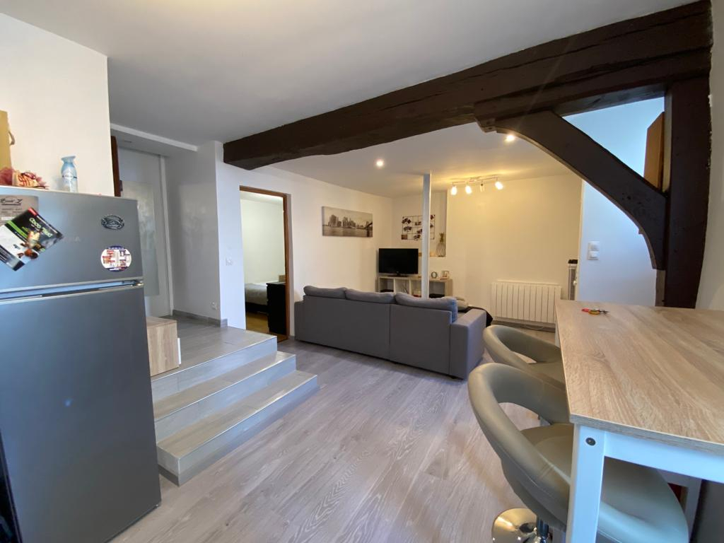 À LOUER, 2 PIÈCES AU CENTRE-VILLE DE SOISY SUR SEINE (91450).