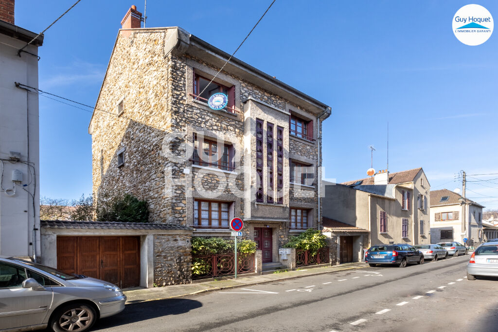 En vente à CORBEIL-ESSONNES : appartement 4 pièces de 61.43 m² loi Carrez, avec grenier, cave et jardin de 146 m²