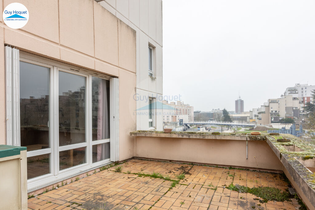 En vente à EVRY-COURCOURONNES : appartement 3 pièces, 2 chambres, terrasse, dans une résidence calme et sécurisée