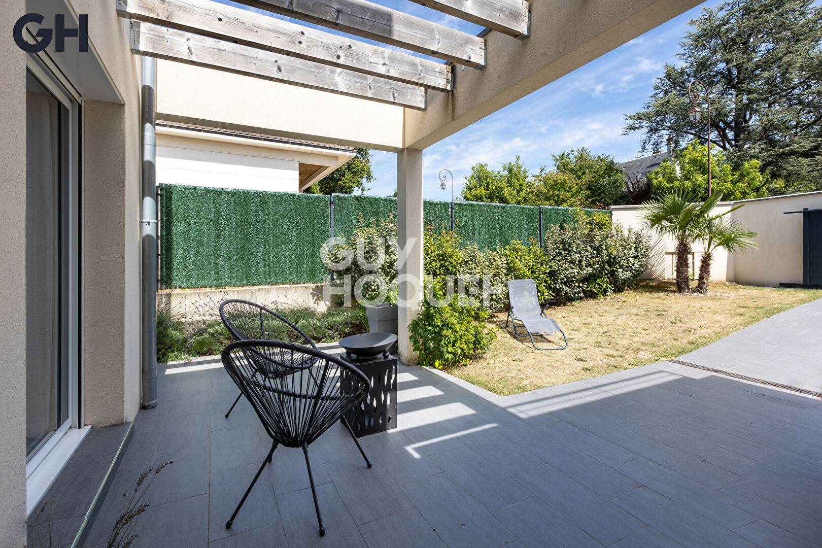 EN VENTE A ETIOLLES : maison d'architecte design à toit-plat de 2015