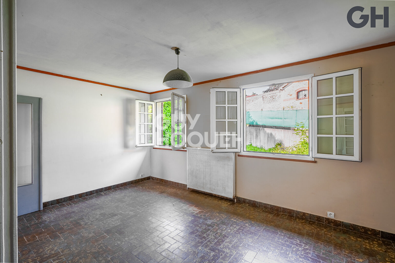 MAISON FAMILIALE SUR SOUS-SOL TOTAL DE 5 PIECES ( 82.85 m²) À SOISY-SUR-SEINE