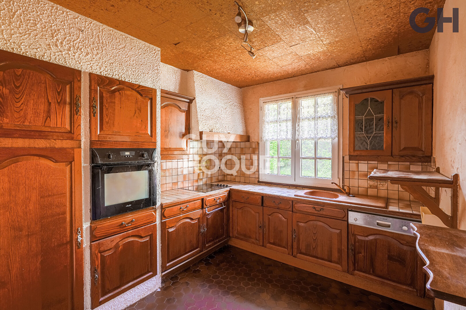 MAISON FAMILIALE SUR SOUS-SOL TOTAL DE 5 PIECES ( 82.85 m²) À SOISY-SUR-SEINE