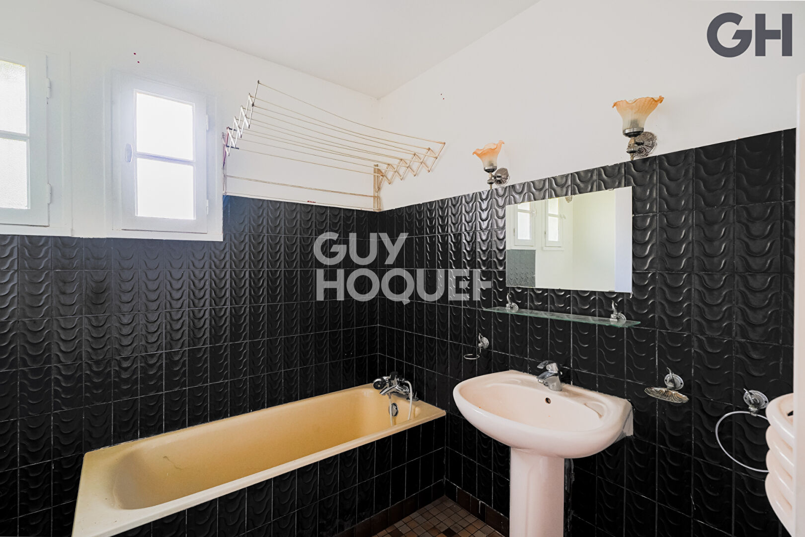 MAISON FAMILIALE SUR SOUS-SOL TOTAL DE 5 PIECES ( 82.85 m²) À SOISY-SUR-SEINE