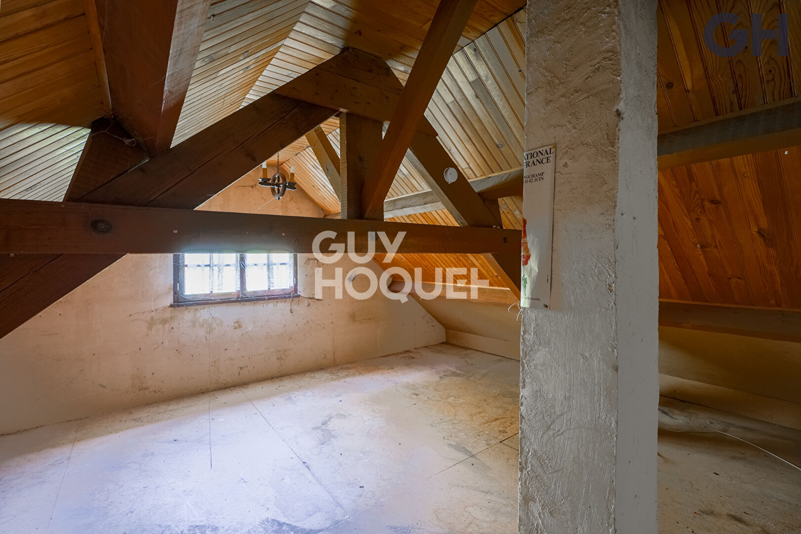 MAISON FAMILIALE SUR SOUS-SOL TOTAL DE 5 PIECES ( 82.85 m²) À SOISY-SUR-SEINE