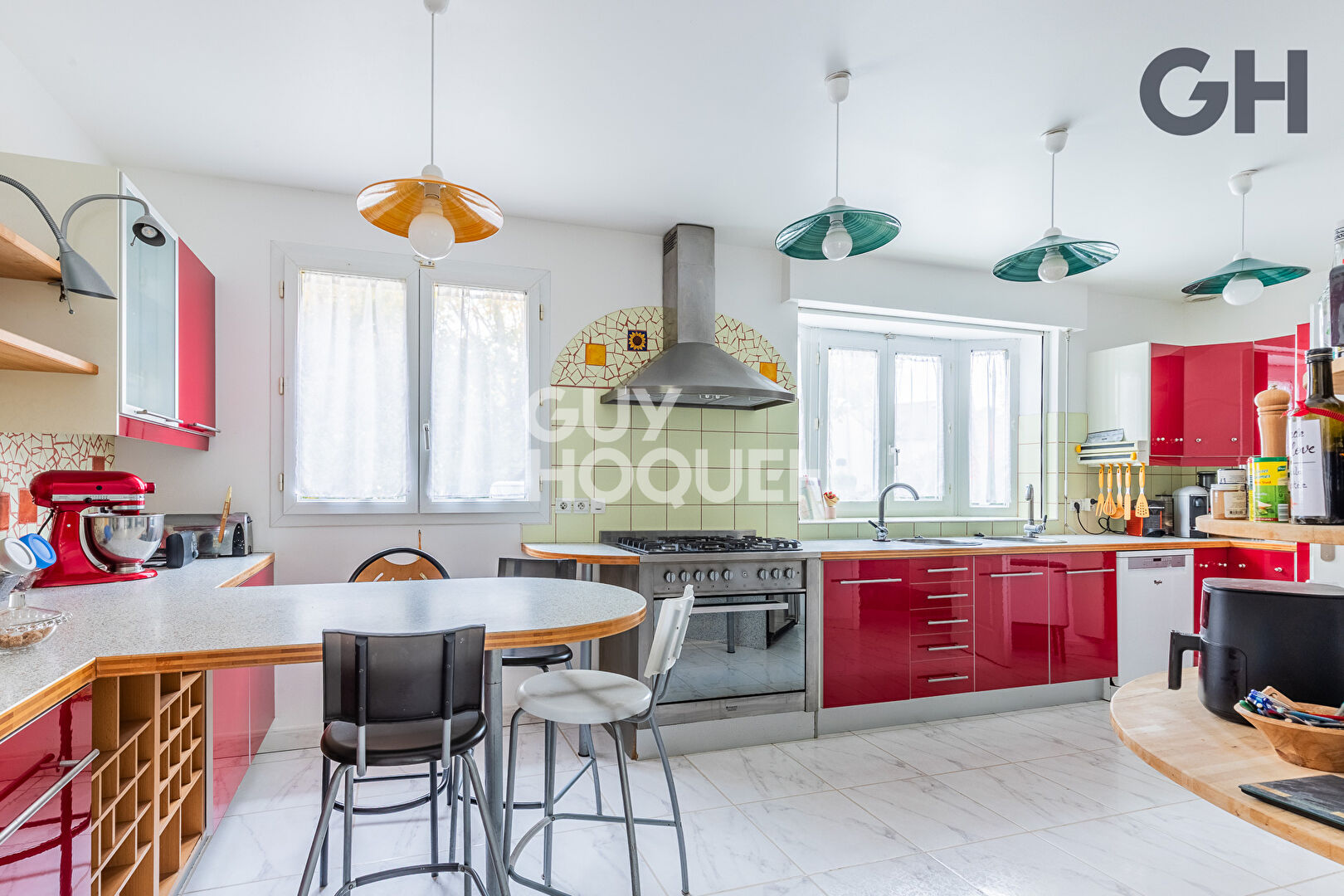 CHARMANTE MAISON FAMILIALE DE 7 PIECES (191.88 m²) À SAINT-PIERRE-DU-PERRAY