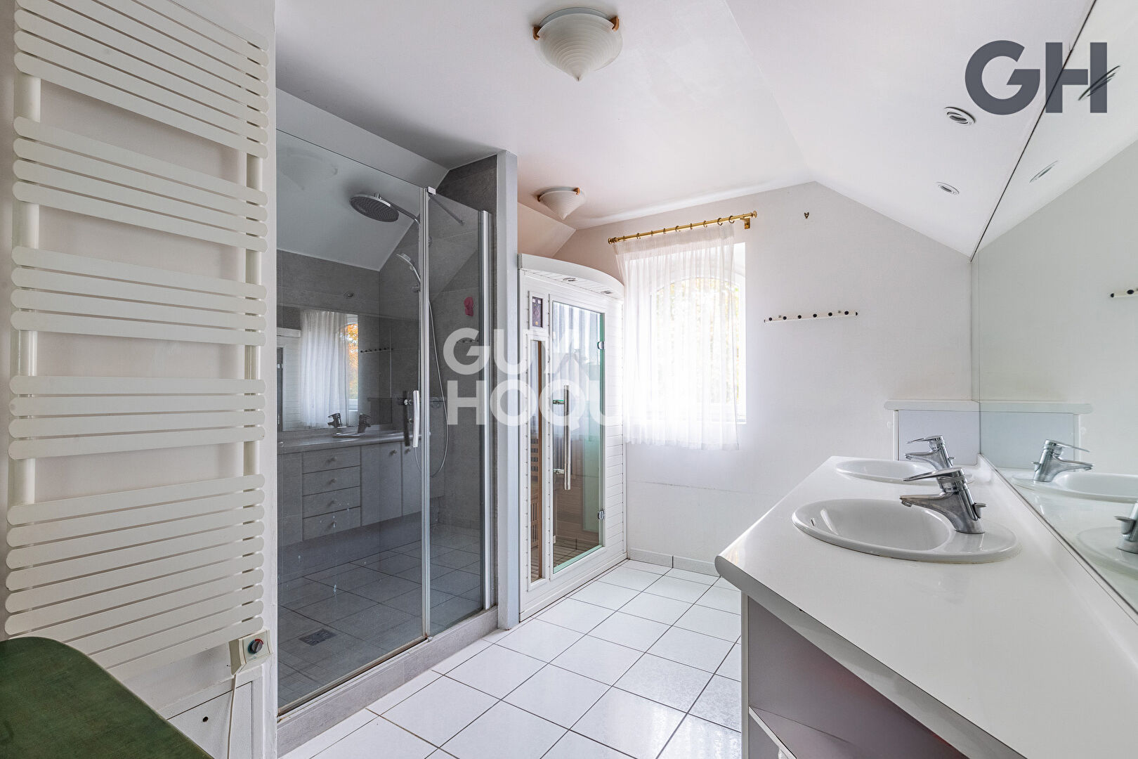 CHARMANTE MAISON FAMILIALE DE 7 PIECES (191.88 m²) À SAINT-PIERRE-DU-PERRAY