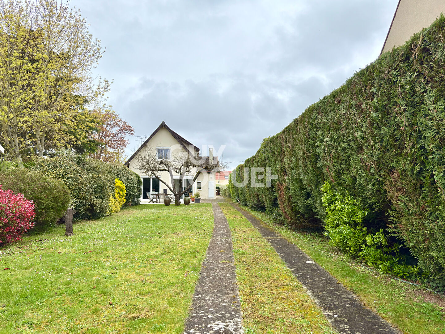 CHARMANTE MAISON DE 5 PIECES  (168 m²)  À SAINTRY-SUR-SEINE