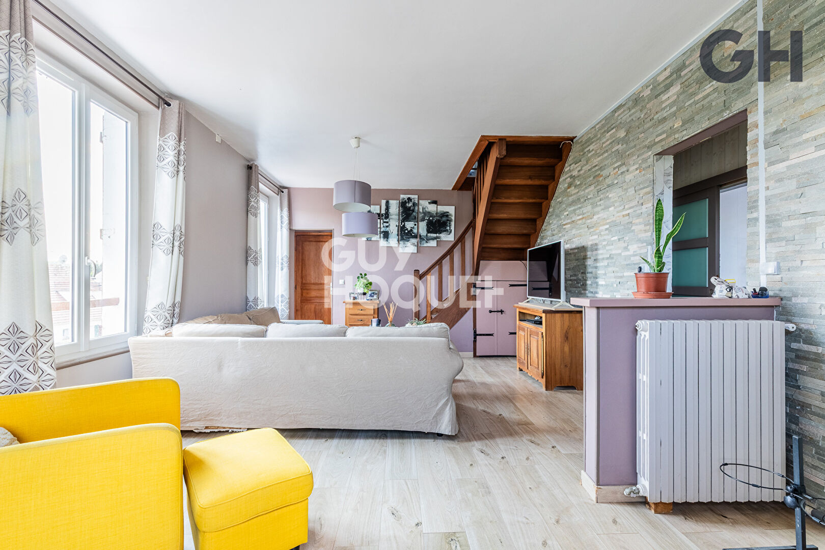 SUPERBE BIEN DE 10 PIECES (289 m²) A CHARTRETTES