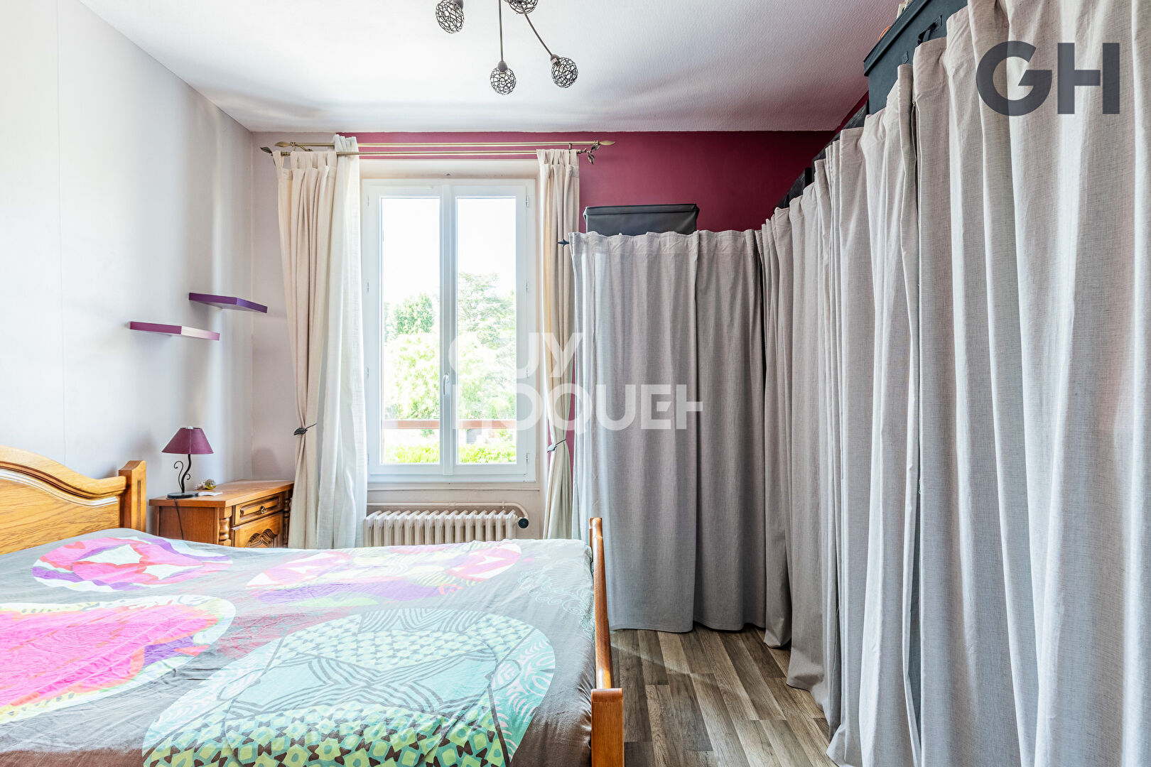 SUPERBE BIEN DE 10 PIECES (289 m²) A CHARTRETTES