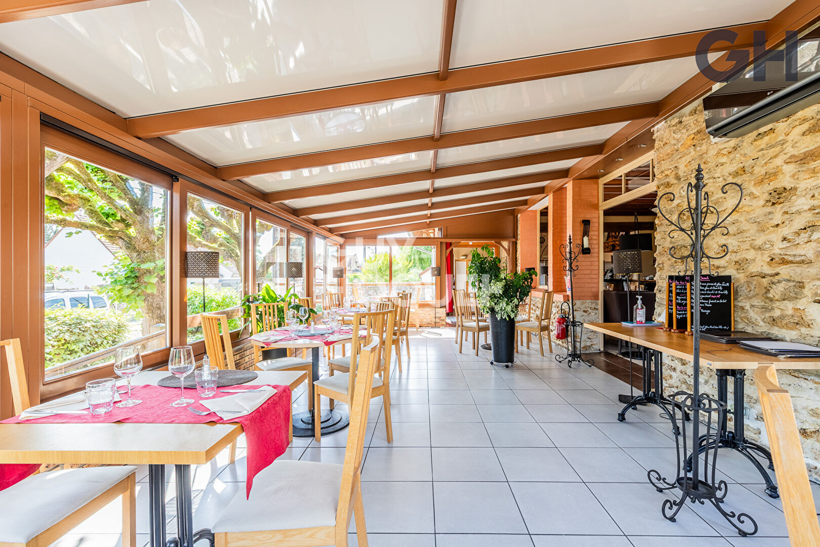 LOCAL COMMERCIAL DE 220 m² A CHARTRETTES