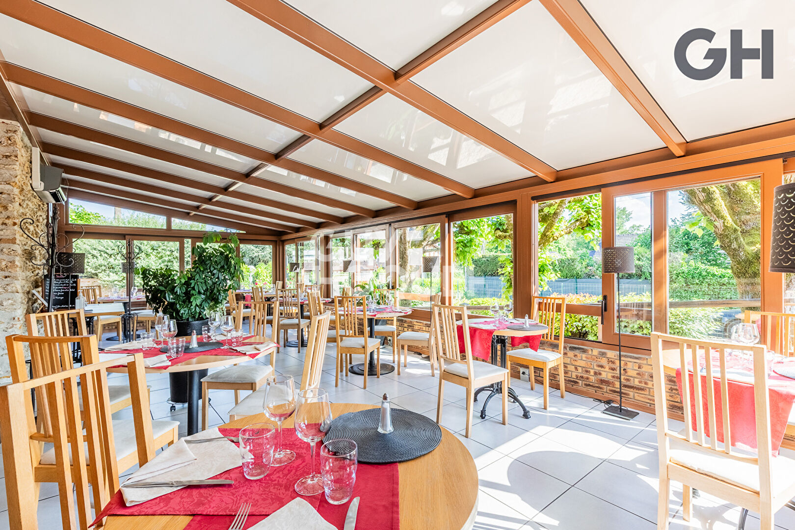 LOCAL COMMERCIAL DE 220 m² A CHARTRETTES