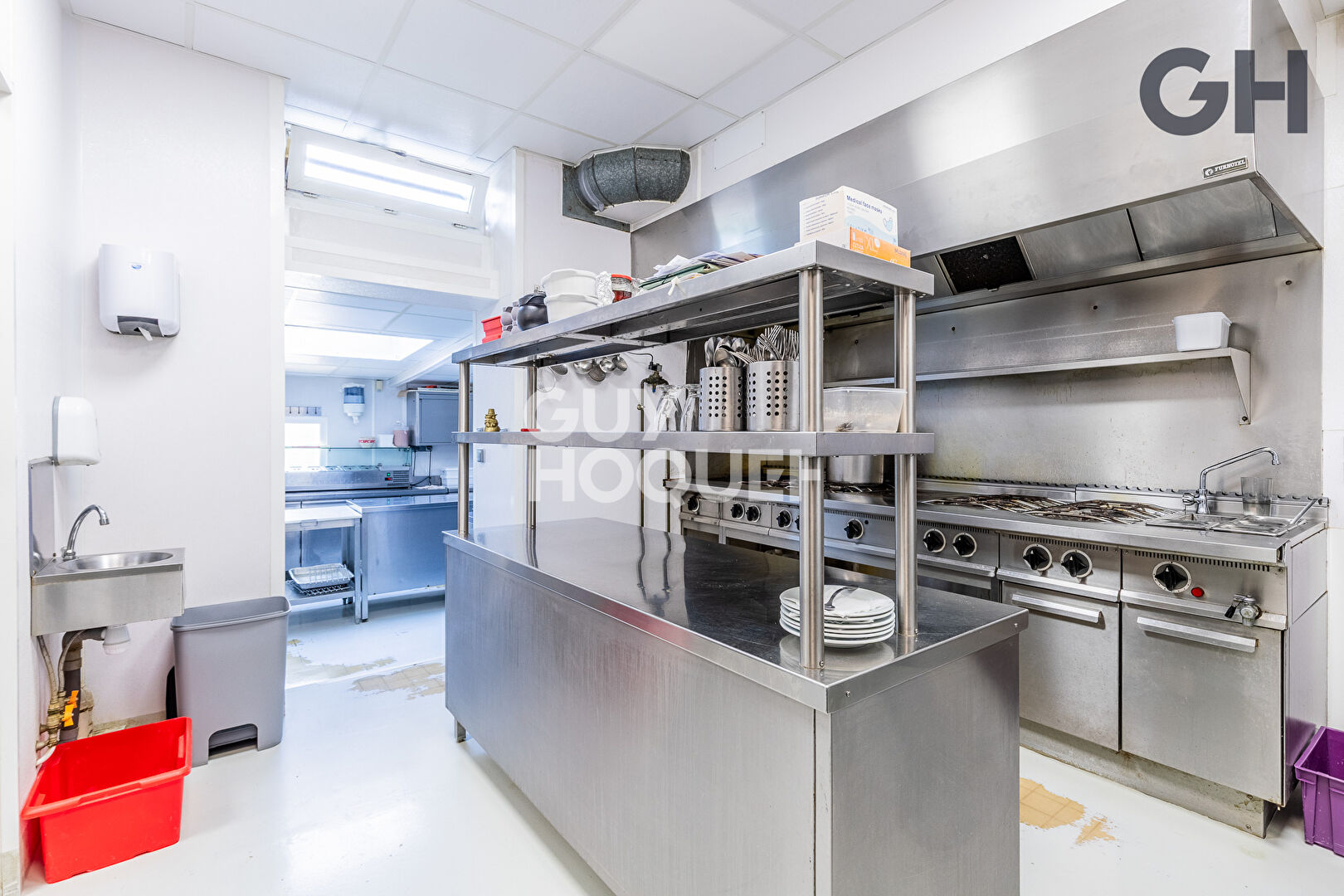 LOCAL COMMERCIAL DE 220 m² A CHARTRETTES