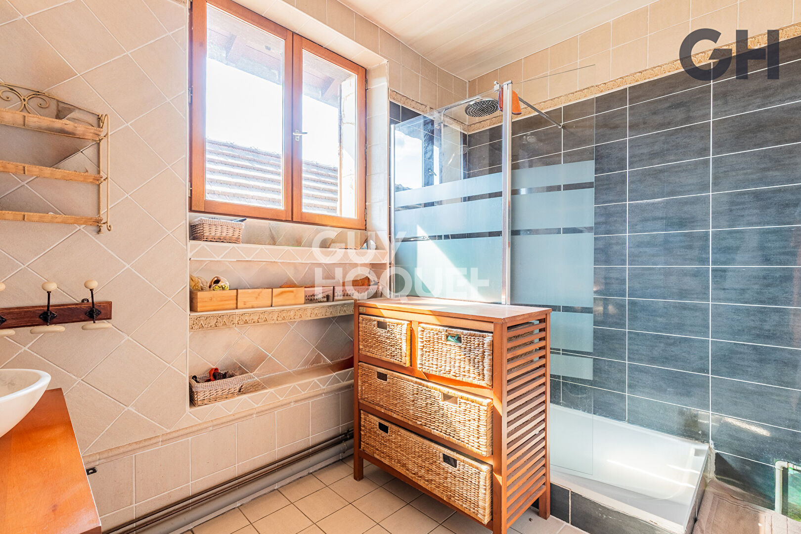 LOCAL COMMERCIAL DE 220 m² A CHARTRETTES