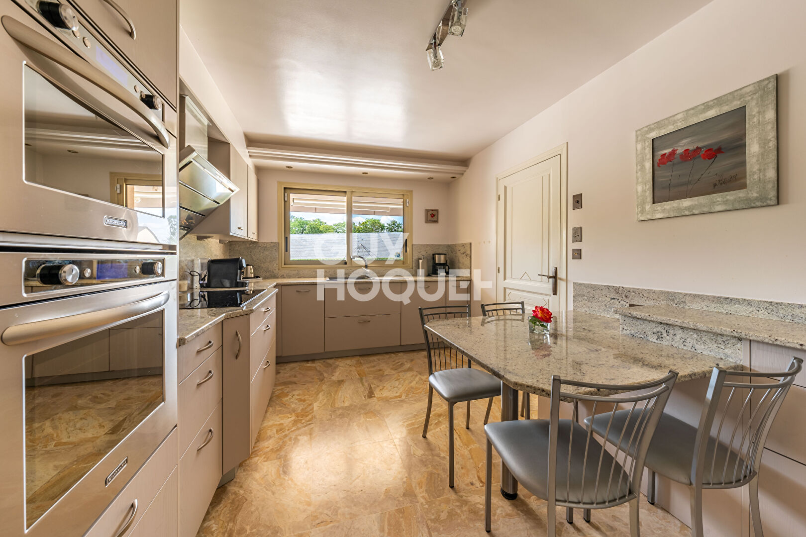 PROPRIETE D'EXCEPTION DE 9 PIECES (313m²) À ETIOLLES