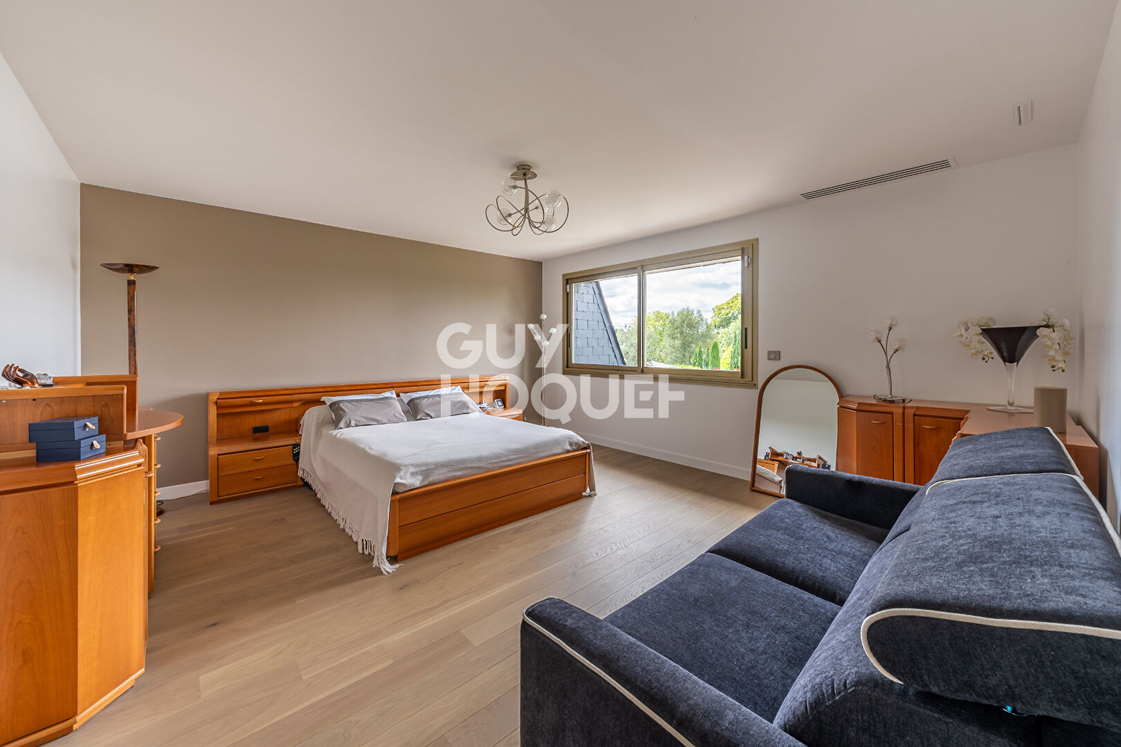 PROPRIETE D'EXCEPTION DE 9 PIECES (313m²) À ETIOLLES