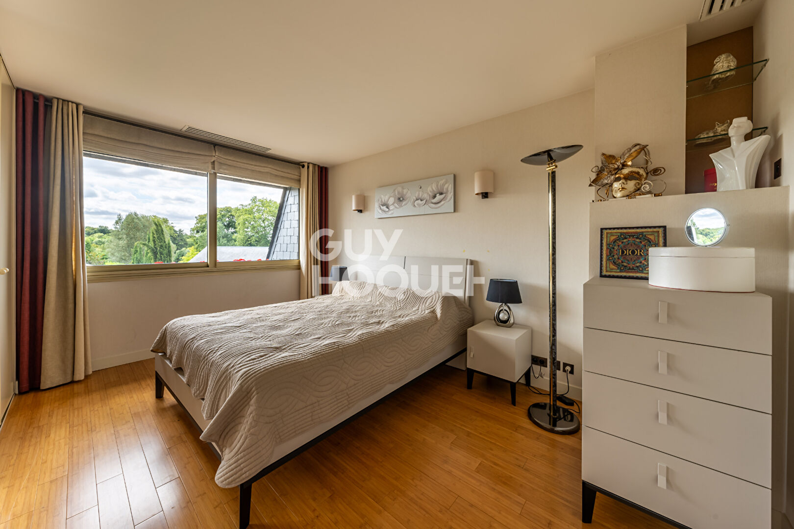 PROPRIETE D'EXCEPTION DE 9 PIECES (313m²) À ETIOLLES