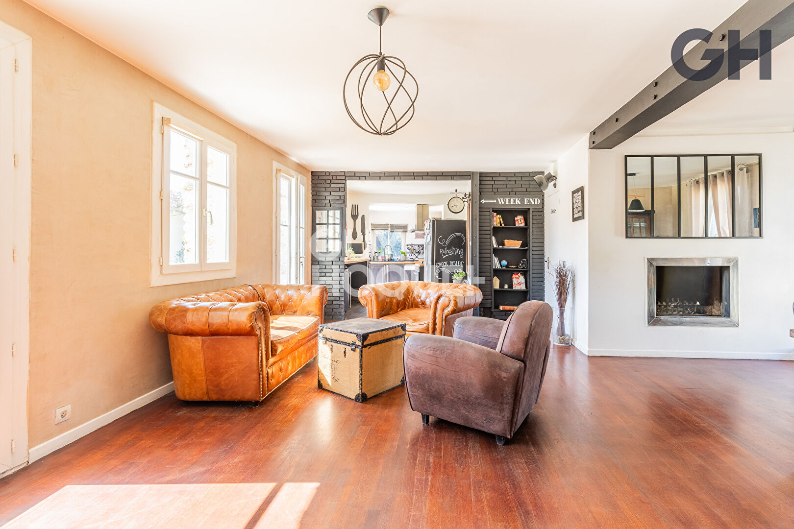 MAISON DE CHARME DE 7 PIÈCES A ETIOLLES - AVEC PISCINE ET DÉPENDANCE