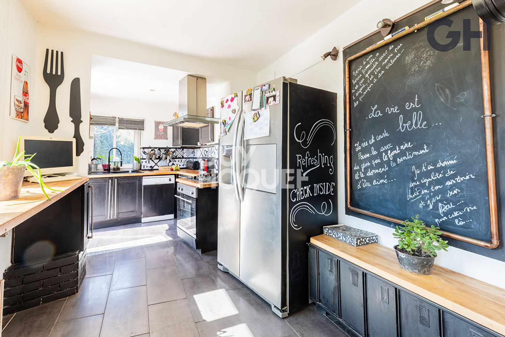 MAISON DE CHARME DE 7 PIÈCES A ETIOLLES - AVEC PISCINE ET DÉPENDANCE