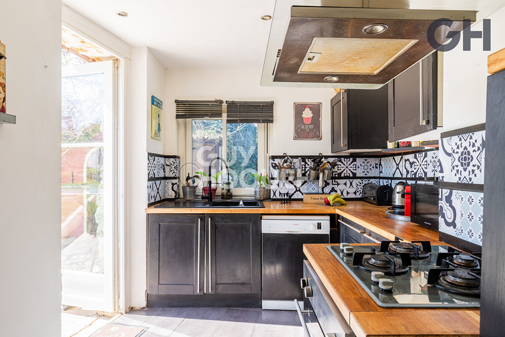 MAISON DE CHARME DE 7 PIÈCES A ETIOLLES - AVEC PISCINE ET DÉPENDANCE