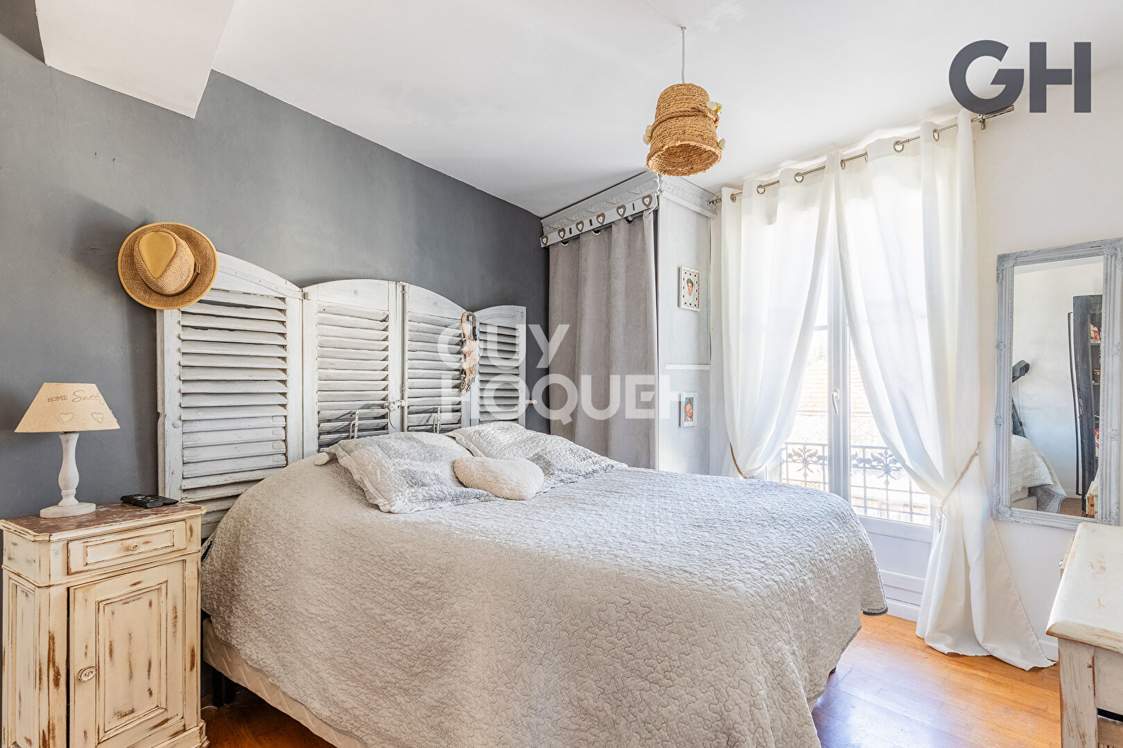 MAISON DE CHARME DE 7 PIÈCES A ETIOLLES - AVEC PISCINE ET DÉPENDANCE