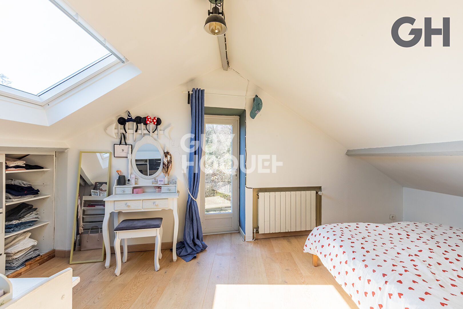 MAISON DE CHARME DE 7 PIÈCES A ETIOLLES - AVEC PISCINE ET DÉPENDANCE