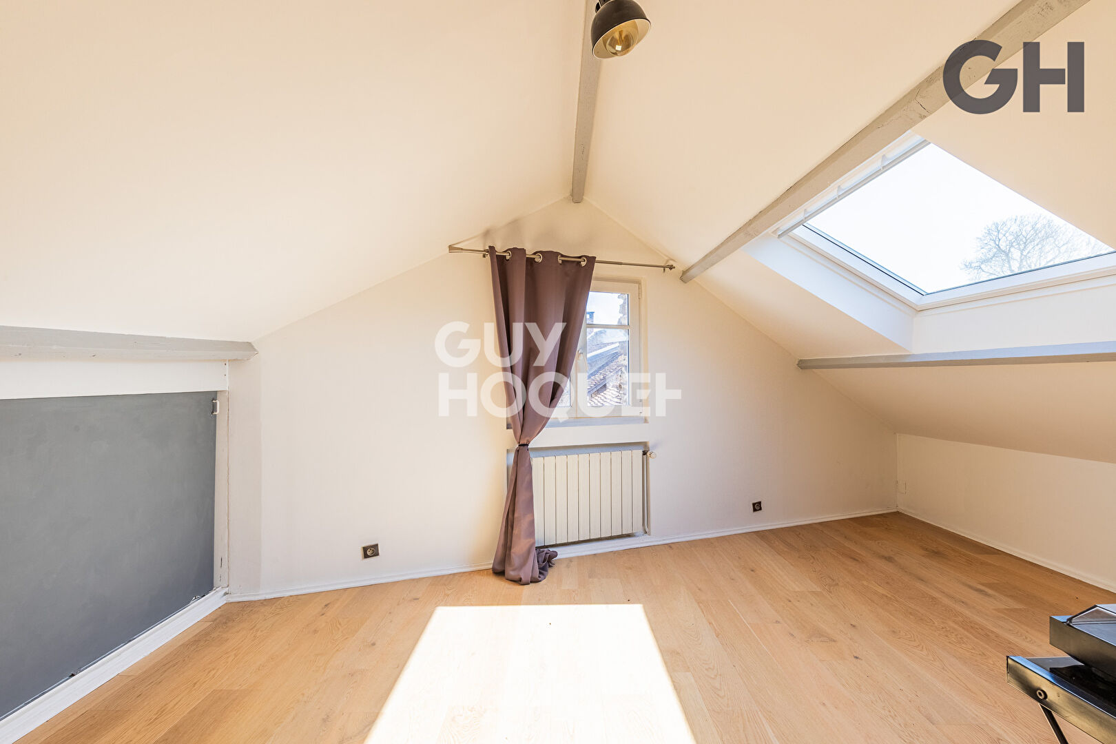 MAISON DE CHARME DE 7 PIÈCES A ETIOLLES - AVEC PISCINE ET DÉPENDANCE