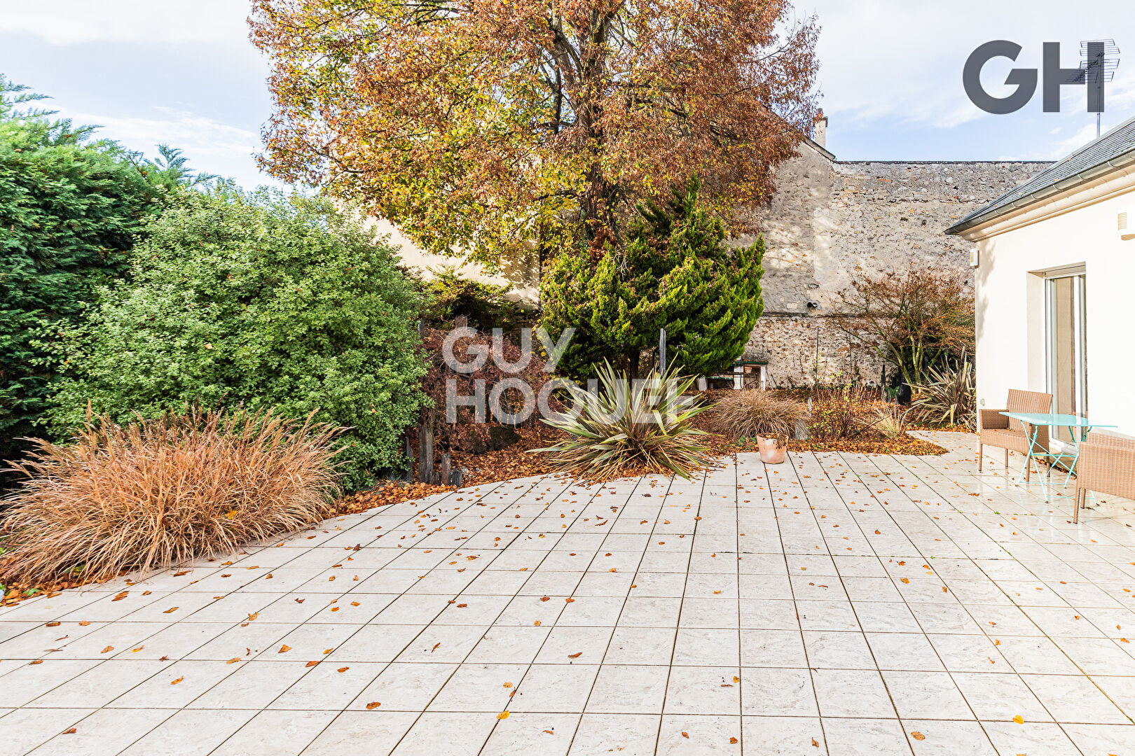 CHARMANTE MAISON DE PLAIN-PIED DE 5 PIECES (153.51 m²) À SOISY-SUR-SEINE