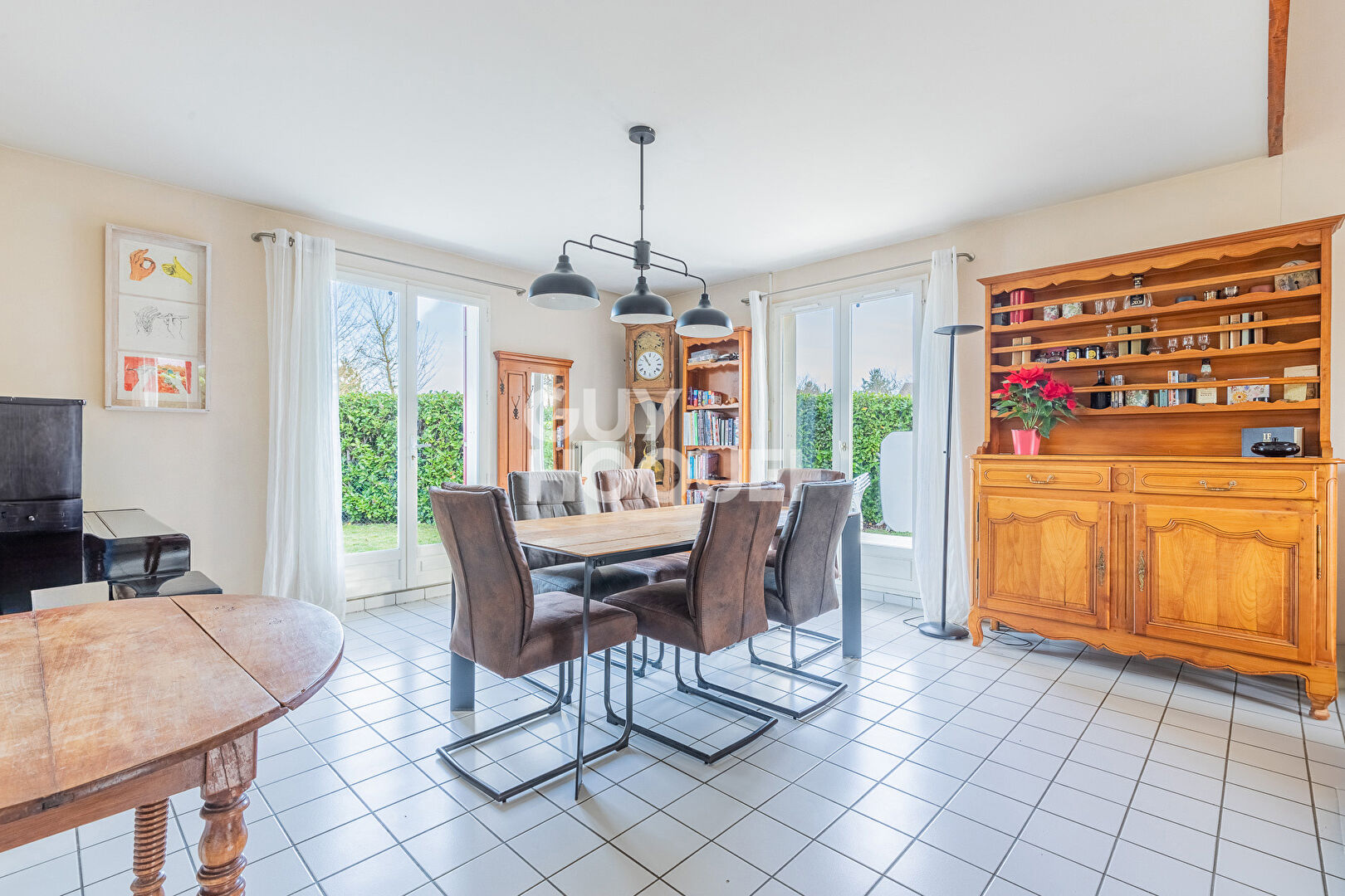 CHARMANTE MAISON FAMILIALE DE 6 PIECES (142m²) À SAINT-PIERRE-DU-PERRAY