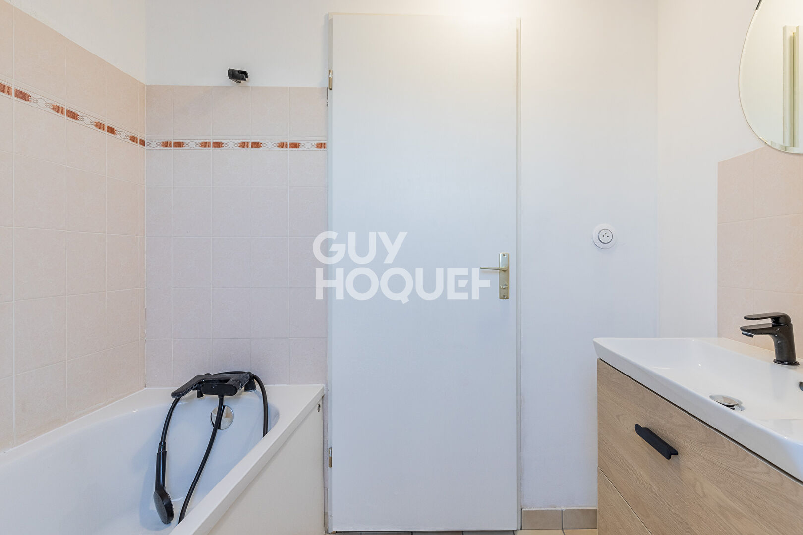 CHARMANTE MAISON FAMILIALE DE 6 PIECES (142m²) À SAINT-PIERRE-DU-PERRAY