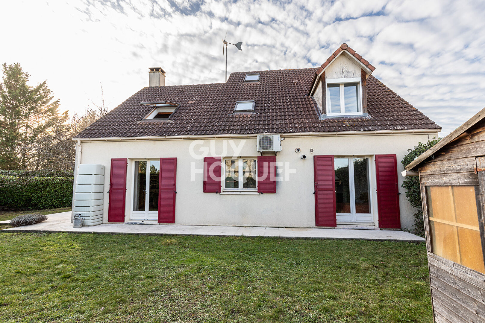 CHARMANTE MAISON FAMILIALE DE 6 PIECES (142m²) À SAINT-PIERRE-DU-PERRAY